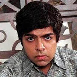 Akash Bhatija 飾演 Amol