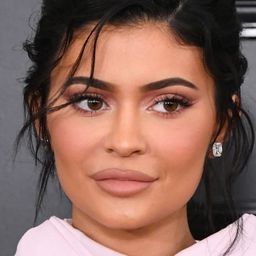 Kylie Jenner 飾演 Self