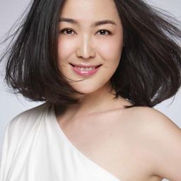 汪裴 Pei Wang 飾演 