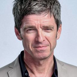 Noel Gallagher 飾演 Self