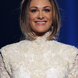 Jenny Skavlan 飾演 Isabell