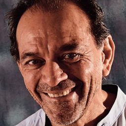 Jorge Prado 飾演 Molina