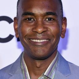 Paul Tazewell - 魔法壞女巫：幕後故事演員 飾演Self