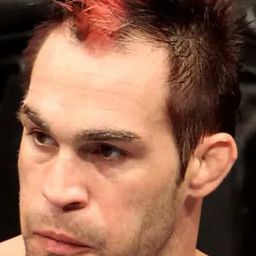 Seth Petruzelli 飾演 Silverback