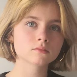 Eva-Luuna Mathues 飾演 Lola