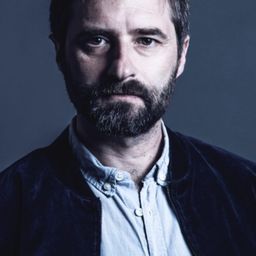 Daniele Natali 飾演 Giulio