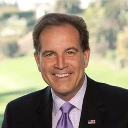 Jim Nantz - 傳奇運動廣播人演員 飾演Self