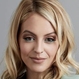 蓋琪·葛萊莉 - 血肉森林：從頭開始演員 飾演Karen