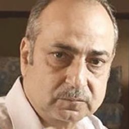 艾哈邁德·卡馬爾 飾演 مصطفى المانسترلي - وزير سابق