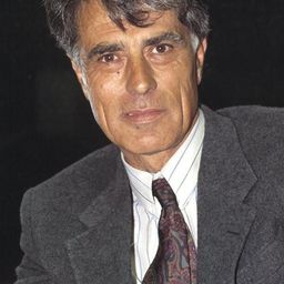 Jesús Hermida - 重復放映演員 飾演Self (uncredited)