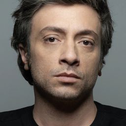 Onur Ünsal 飾演 Mehmet