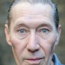 Oengus MacNamara 飾演 Jimmy