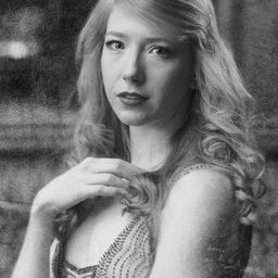 Annie Rigney 飾演 Nicole