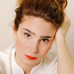 瓦蕾莉雅·博圖切利 飾演 