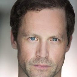 Nathan Nolan - 少女殺手的奇幻旅程演員 飾演Camp G Doctor 2