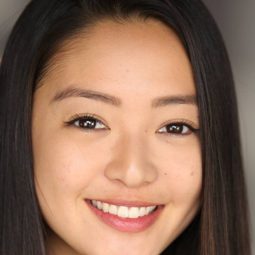 雀兒喜·張 飾演 Naomi