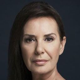 佩莉罕·薩瓦斯 飾演 Reyhan