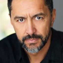 Kirk Torrance 飾演 Heath Jones