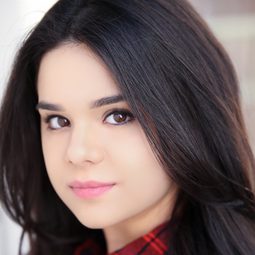 Gabriela Flores 飾演 Andrea