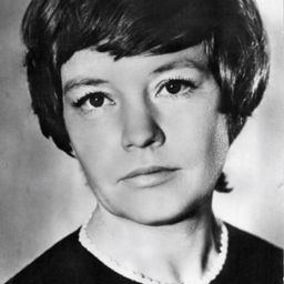 Nina Antonova 飾演 Ustinja