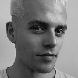 Oleksandr Ivanov 飾演 