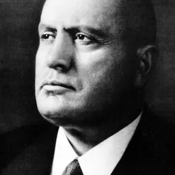 Benito Mussolini 飾演 Self - Politician (archive footage)