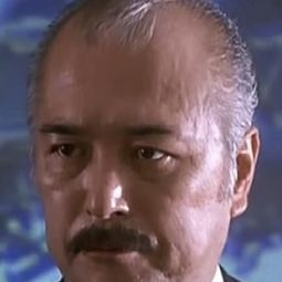 Kenzo Hagiwara - マヌケ先生演員 飾演School Principal