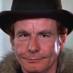 Aldo Valletti 飾演 Madman (uncredited)