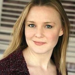 雀兒絲史溫 飾演 June Smith