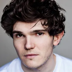 弗拉·菲 飾演 Balisarius