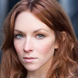 艾米·葛瑞菲斯 飾演 Lucinda