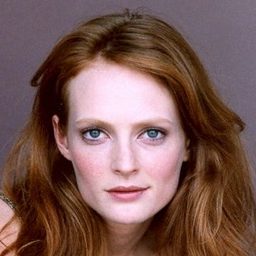 Daisy McCrackin 飾演 Donna