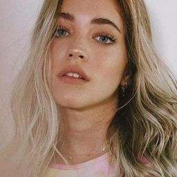 佩拉·帕斯奎爾 飾演 Mía