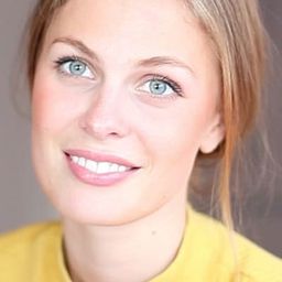 Ida Ursin-Holm 飾演 Thea Evjen