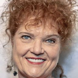 狄波拉·克里斯托佛森 飾演 Ingrid