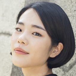 Joo Hae-eun 飾演 Young Lee Jin-suk