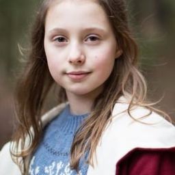 Stella Irene Stenman 飾演 Mira