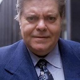 Tino Buazzelli 飾演 