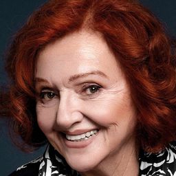 Gloria Münchmeyer 飾演 Lucia