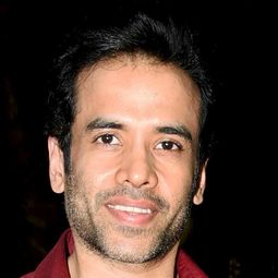 圖沙爾·卡普爾 - Shor In the City演員 飾演Tilak