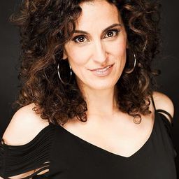 Amanda Martínez - Let's Go Luna!: Luna's Christmas Around the World演員 飾演Elina / Rosa (Voice)