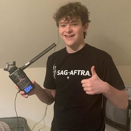 James DeFilippi 飾演 JJ