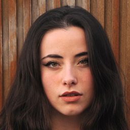 安妮·羅特 飾演 Sara Pons