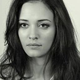 安妮塞拉 飾演 'Nicole la sole'