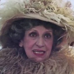 Nietta Zocchi 飾演 