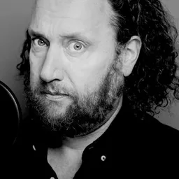 Tilo Schmitz 飾演 Biggie