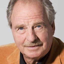 弗里德里希·馮·圖恩 飾演 Enzo Bellocchi