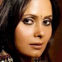 薩迪雅·薩迪奇 飾演 Leela