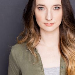 Dakota Bailey 飾演 Dispatch (voice)