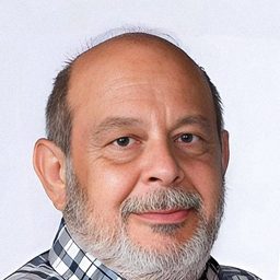 哈爾敦·博伊桑 飾演 Zafer'in Babası